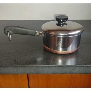 Vintage Revere Ware Copper bottom 1 Qt Quart -83 Sauce Pan w/Lid Clinton, ILL